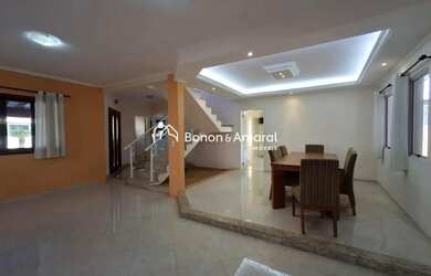 Imagem: A casa em condomínio possui 4 Dormitórios, 4 Banheiros, 4