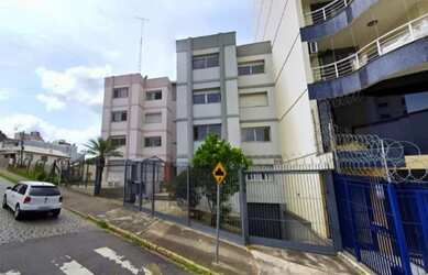Imagem: O apartamento possui 3 Dormitórios, 1 Banheiro, 1 Vaga na garagem