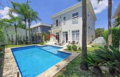 Imagem: A casa em condomínio possui 4 Dormitórios, 5 Banheiros, 4