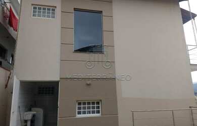 Imagem: A casa possui 3 Dormitórios, 2 Banheiros, 5 Vagas na garagem