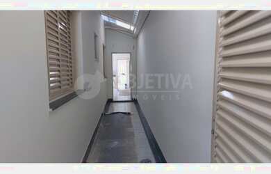 Imagem 2: Venda Casa UMUARAMA. Varanda, 320m² de Área, 4 Vagas na garageme3 Dormitórios