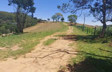 Imagem: O terreno possui 600m² de Área e está localizado em Centro