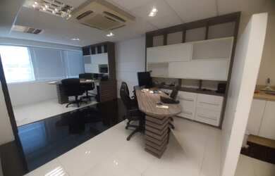 Imagem: O depósito possui 2 Vagas na garagem, 64m² de Área e está