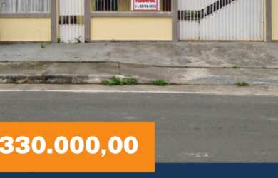 Imagem: A casa possui 2 Dormitórios, 2 Banheiros, 2 Vagas na garagem