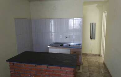 Imagem: A casa à venda possui 2 Dormitórios, 1 Banheiro, 3 Vagas na