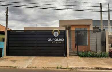 Imagem: A casa possui 3 Dormitórios, 4 Banheiros, 4 Vagas na garagem