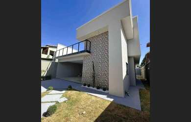 Imagem: A casa possui 3 Dormitórios, 3 Banheiros, 3 Vagas na garagem