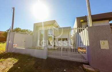 Imagem: A casa possui 2 Dormitórios, 1 Banheiro, 1 Vaga na garagem