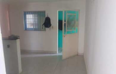 Imagem: A casa possui 2 Dormitórios, 1 Banheiro e está localizado