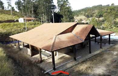 Imagem: A chácara possui 2.000m² de Área e está localizado em Bairro