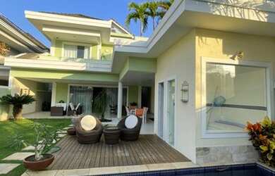 Imagem: A casa em condomínio possui 4 Dormitórios, 5 Banheiros, 330m²