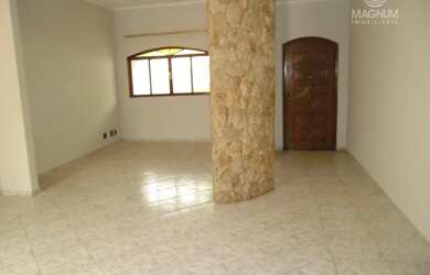 Imagem: O depósito possui 3 Vagas na garagem, 1m² de Área e está