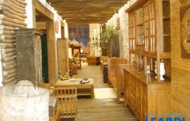 Imagem: O depósito possui 5 Vagas na garagem e 500m² de Área e está