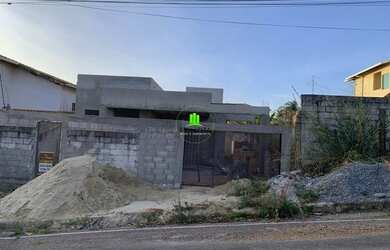 Imagem: A casa possui 3 Dormitórios, 2 Banheiros, 3 Vagas na garagem