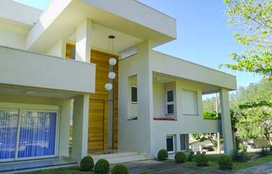 Imagem: A casa em condomínio possui 5 Dormitórios, 5 Banheiros, 4