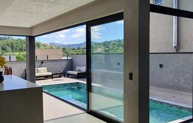 Imagem: A casa em condomínio possui 3 Dormitórios, 5 Banheiros, 4