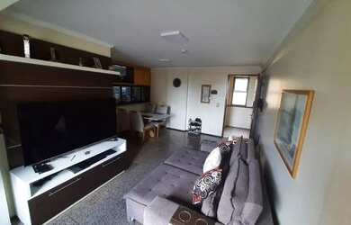 Imagem: A casa possui 2 Dormitórios, 1 Banheiro, 2 Vagas na garagem