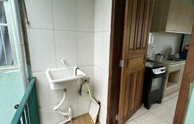 Imagem: O apartamento possui 2 Dormitórios, 1 Banheiro, 1 Vaga na garagem