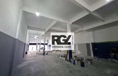 Imagem: O depósito possui 5 Vagas na garagem e 900m² de Área e está