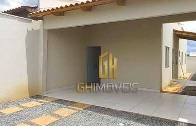 Imagem: A casa possui 2 Dormitórios, 2 Banheiros, 2 Vagas na garagem