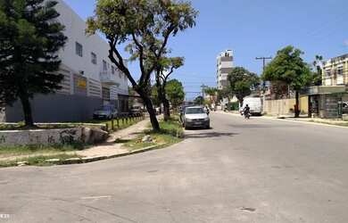 Imagem: O depósito possui 5 Vagas na garagem, 1.200m² de Área e