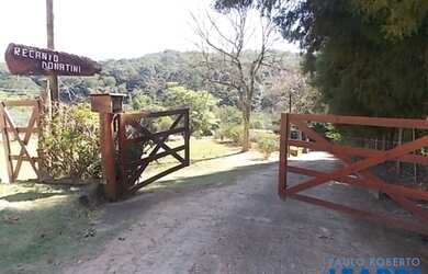 Imagem: A chácara à venda possui e está localizado em Jardim Das