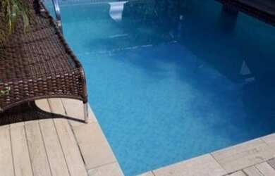 Imagem: A casa possui 2 Dormitórios, 3 Banheiros, 2 Vagas na garagem