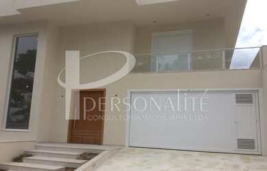 Imagem: A casa possui 4 Dormitórios, 5 Banheiros, 5 Vagas na garagem