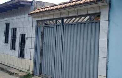 Imagem: A casa possui 2 Dormitórios, 1 Banheiro, 1 Vaga na garagem