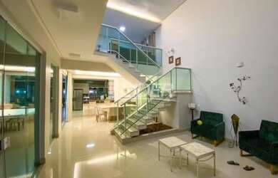 Imagem: A casa possui 4 Dormitórios, 5 Banheiros, 4 Vagas na garagem