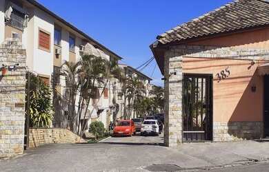 Imagem: O apartamento possui 2 Dormitórios, 1 Banheiro, 1 Vaga na garagem