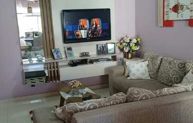 Imagem: O apartamento possui 2 Dormitórios, 2 Banheiros, 1 Vaga na