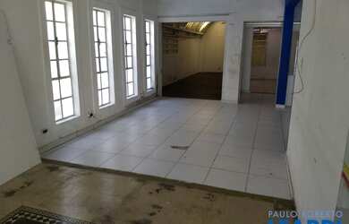 Imagem: O depósito possui 3 Vagas na garagem, 250m² de Área e está