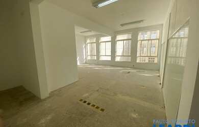 Imagem: O depósito possui 250m² de Área e está localizado em Centro