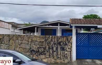 Imagem: A casa possui 5 Dormitórios, 1 Banheiro, 3 Vagas na garagem