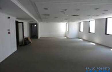 Imagem: O depósito possui 5 Vagas na garagem e 251m² de Área e está