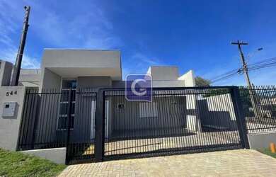 Imagem: A casa possui 3 Dormitórios, 2 Banheiros, 4 Vagas na garagem