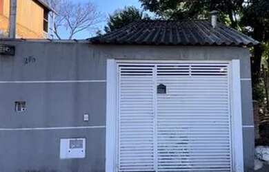 Imagem: A casa possui 1 Dormitório, 1 Banheiro, 1 Vaga na garagem