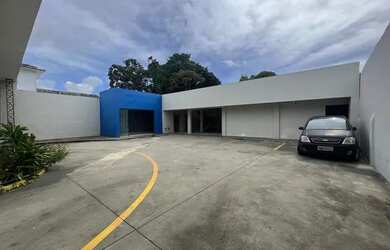 Imagem: A casa possui 5 Dormitórios, 3 Banheiros, 5 Vagas na garagem