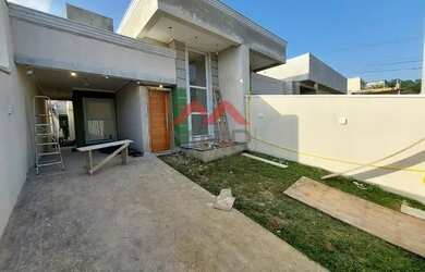 Imagem: A casa possui 3 Dormitórios, 3 Banheiros, 2 Vagas na garagem