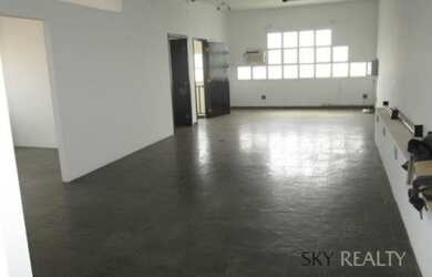 Imagem: O depósito possui 1 Vaga na garagem e 110m² de Área e está