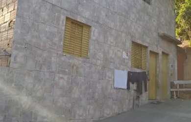 Imagem: A casa possui 5 Dormitórios, 3 Banheiros, 1 Vaga na garagem