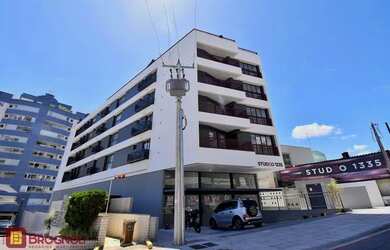 Imagem: O apartamento possui 1 Dormitório, 1 Banheiro, 1 Vaga na garagem