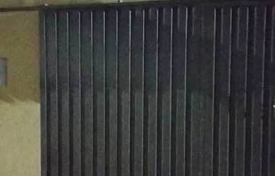 Imagem: A casa possui 2 Dormitórios, 2 Banheiros, 3 Vagas na garagem