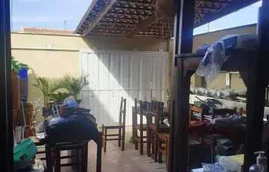 Imagem: A casa possui 2 Dormitórios, 2 Banheiros, 2 Vagas na garagem