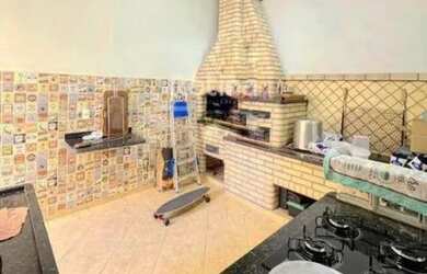 Imagem: A casa possui 4 Dormitórios, 4 Banheiros, 2 Vagas na garagem