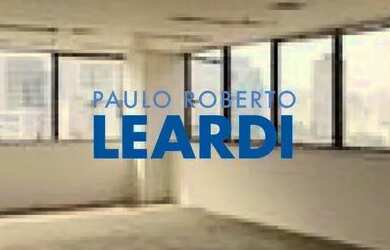 Imagem: O depósito possui 5 Vagas na garagem, 242m² de Área e está