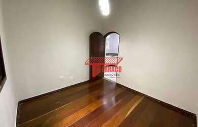 Imagem: A casa possui 3 Dormitórios, 2 Banheiros, 1 Vaga na garagem