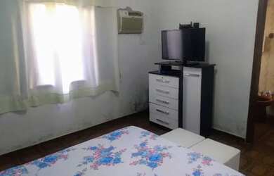 Imagem: A casa possui 3 Dormitórios, 4 Banheiros e 3 Vagas na garagem