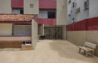 Imagem: A casa possui 3 Dormitórios, 4 Banheiros, 4 Vagas na garagem